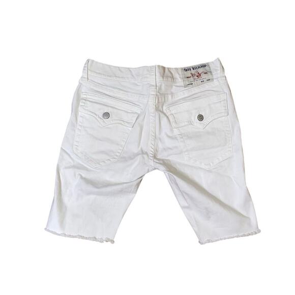 True Religion Ricky frayed flap Shorts White w/horseshoe detail on pockets Sz 33 - Picture 3 of 8